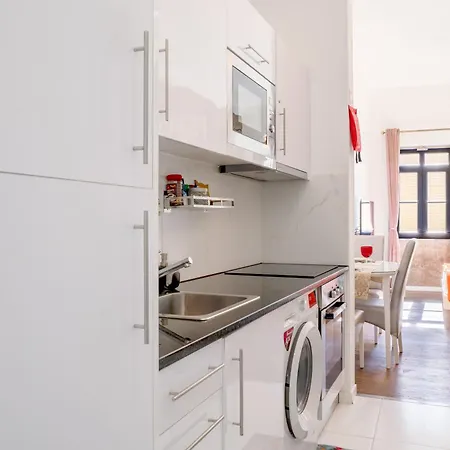 Cozy 2 Ac Near Metro Porto