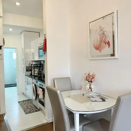 Cozy 2 Ac Near Metro Apartment Porto